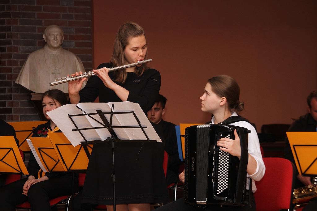Młodzieżowa orkiestra diecezji legnickiej dała koncert