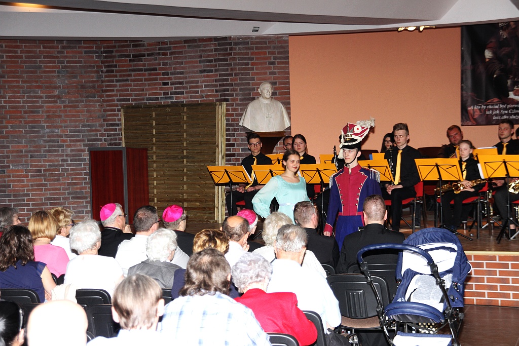 Młodzieżowa orkiestra diecezji legnickiej dała koncert