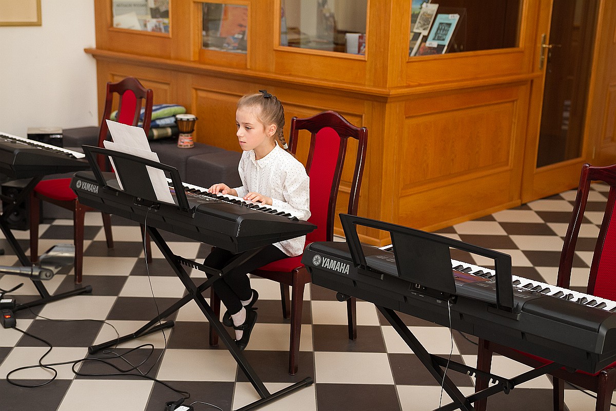 YAMAHA Szkoła Muzyczna klasa keyboardu oraz pianina