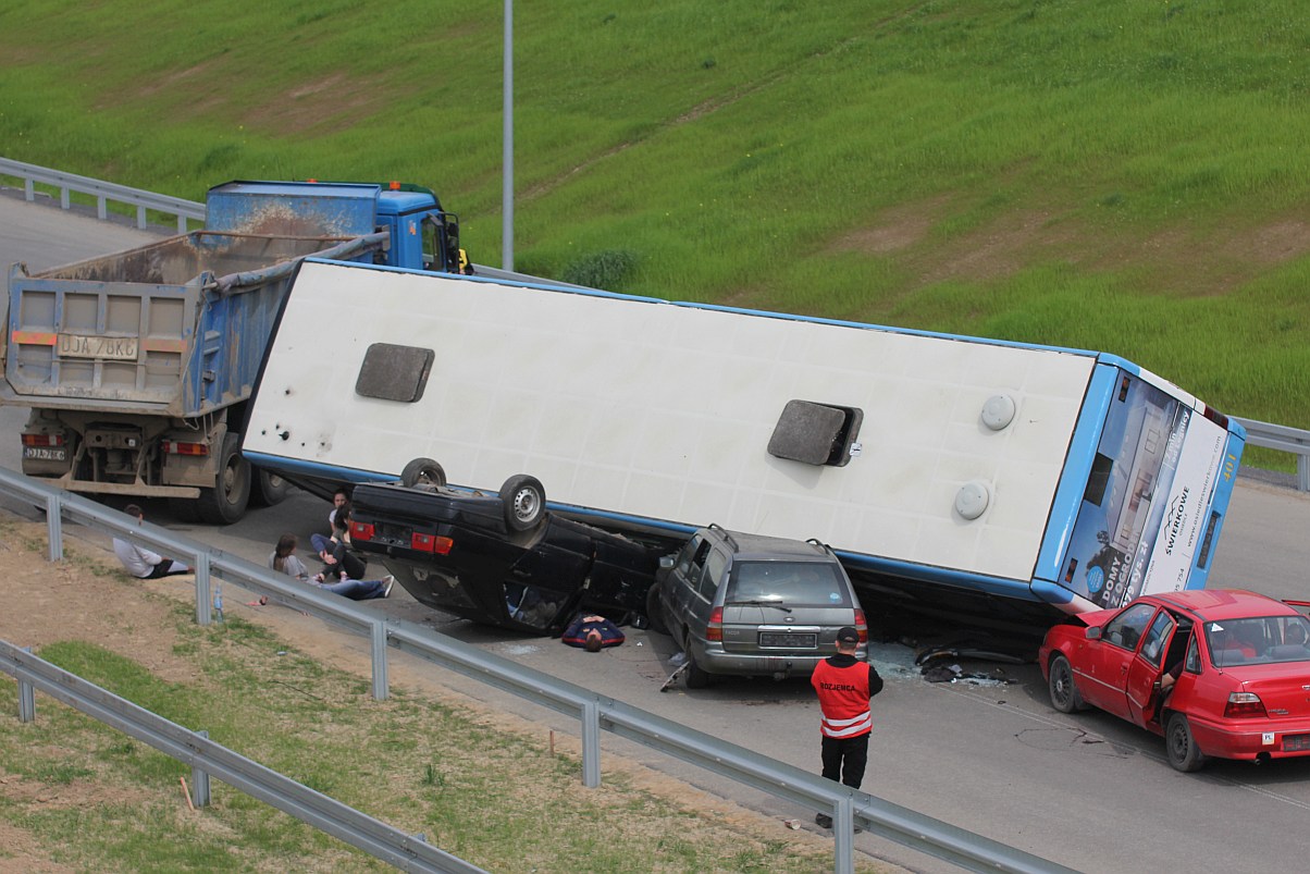 Ćwiczenia służb ratunkowych na polegnickim odcinku S3