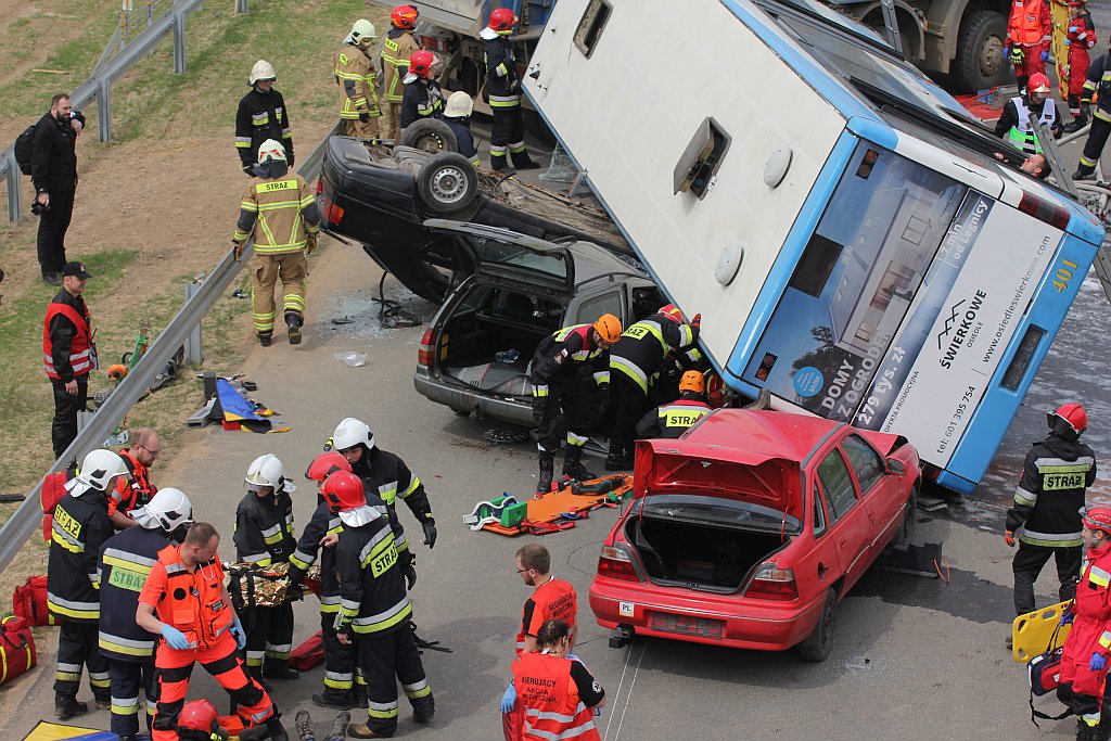 Ćwiczenia służb ratunkowych na polegnickim odcinku S3