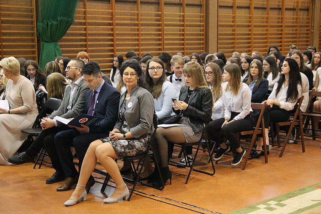Zakończenie roku szkolnego klas trzecich w VLO w Legnicy