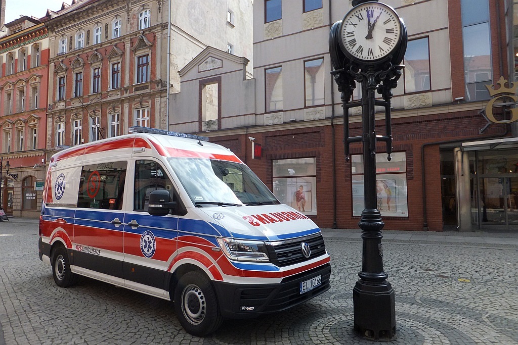 Centrum miasta pełne jest ratowników medycznych cz1  
