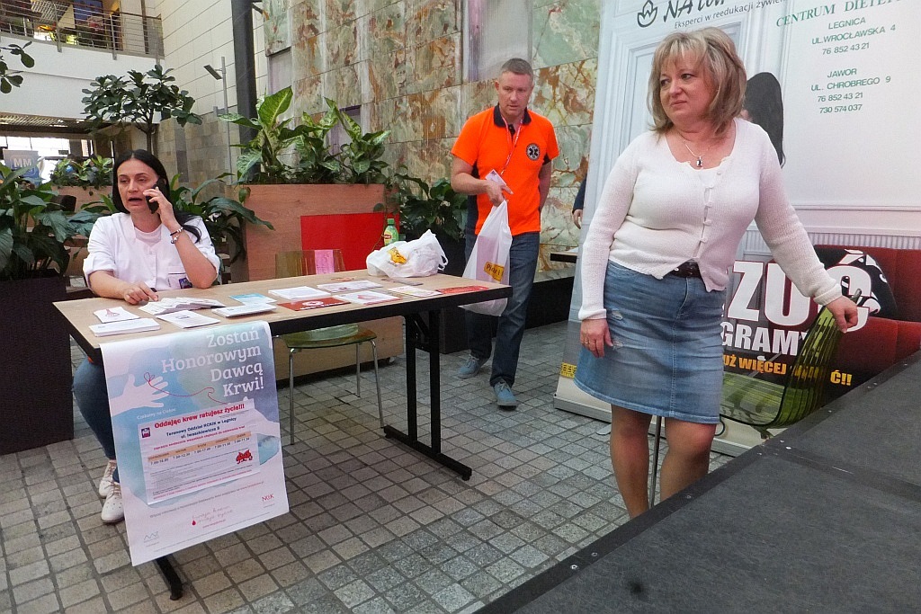 Centrum miasta pełne jest ratowników medycznych cz1  
