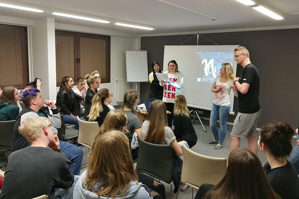 Uczniowie V LO wyjechali na wycieczkę „Śladami Jana Heweliusza”