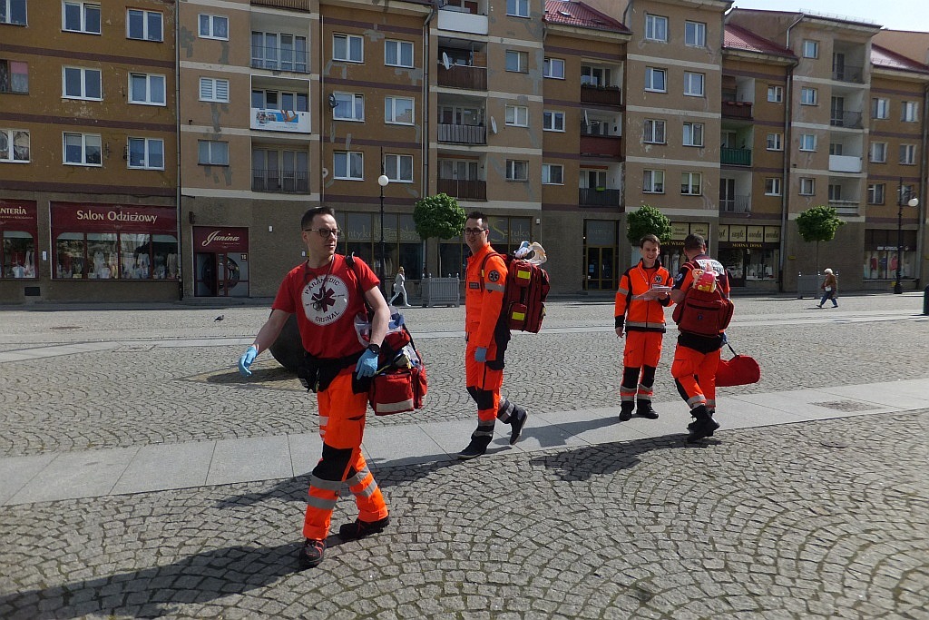 Centrum miasta pełne jest ratowników medycznych cz1  
