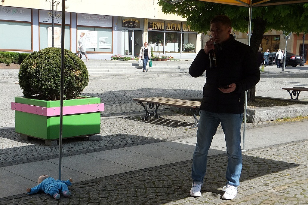 Centrum miasta pełne jest ratowników medycznych cz1  
