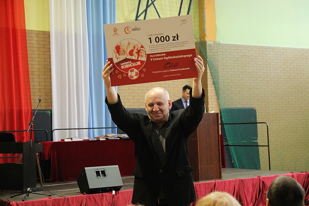 Zakończenie roku szkolnego klas trzecich w VLO w Legnicy