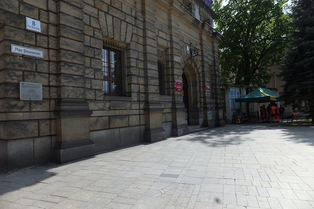 Centrum miasta pełne jest ratowników medycznych cz1  
