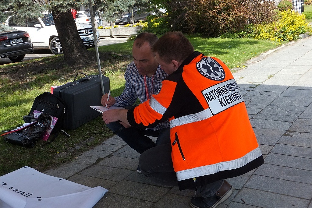 Centrum miasta pełne jest ratowników medycznych cz1  
