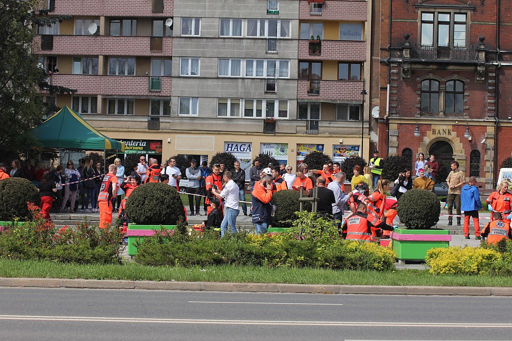 Centrum miasta pełne jest ratowników medycznych cz2
