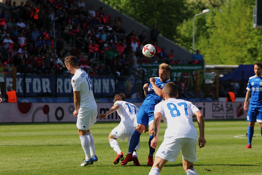 Miedź Legnica zdemolowała Ruch Chorzów i jest bliżej ekstraklasy