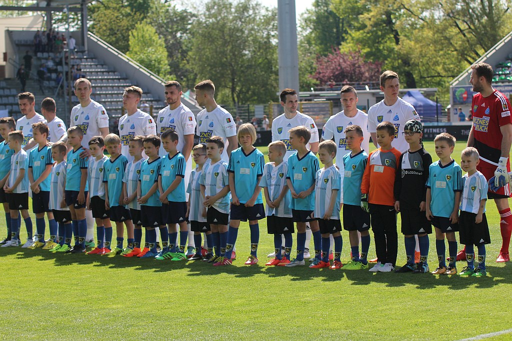 Miedź Legnica zdemolowała Ruch Chorzów i jest bliżej ekstraklasy