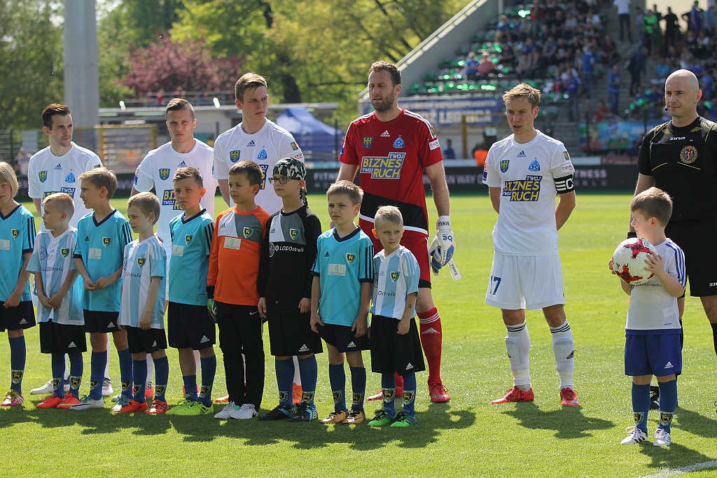 Miedź Legnica zdemolowała Ruch Chorzów i jest bliżej ekstraklasy