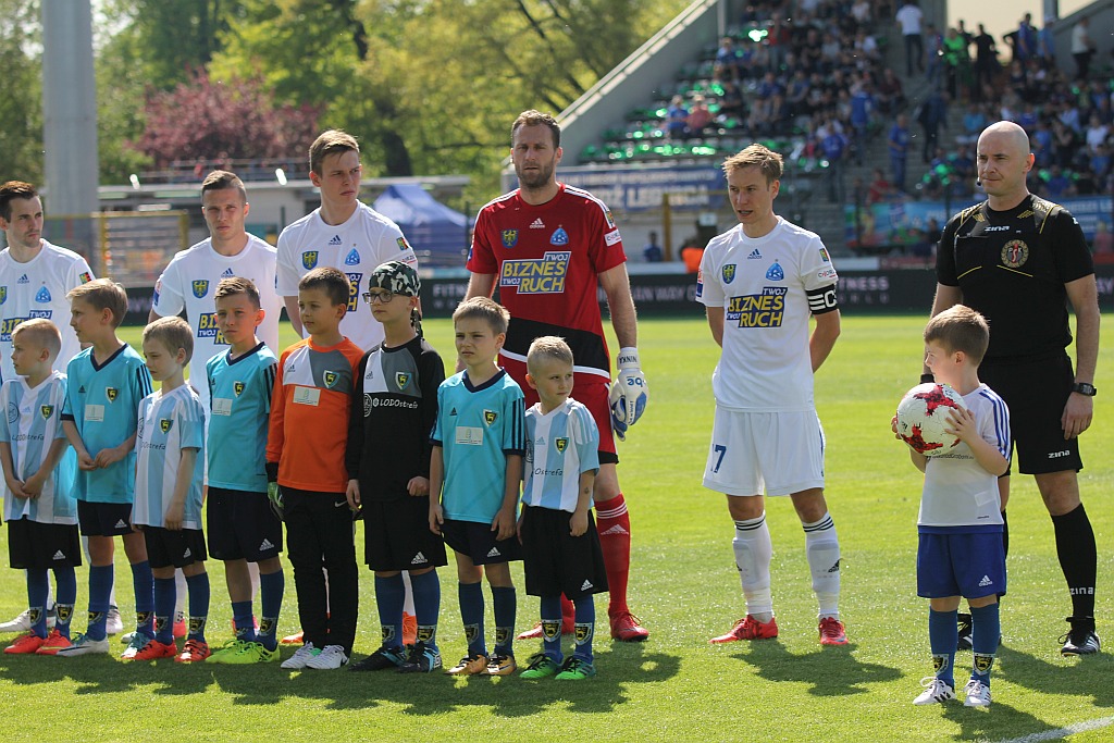 Miedź Legnica zdemolowała Ruch Chorzów i jest bliżej ekstraklasy