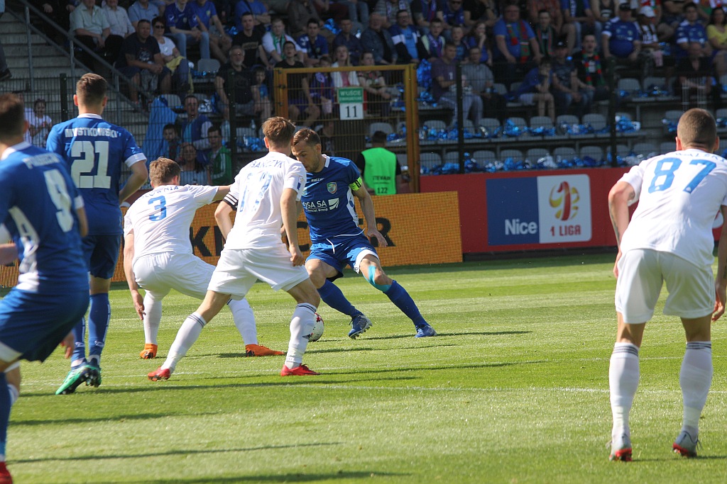 Miedź Legnica zdemolowała Ruch Chorzów i jest bliżej ekstraklasy
