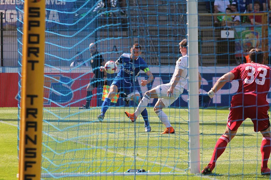 Miedź Legnica zdemolowała Ruch Chorzów i jest bliżej ekstraklasy