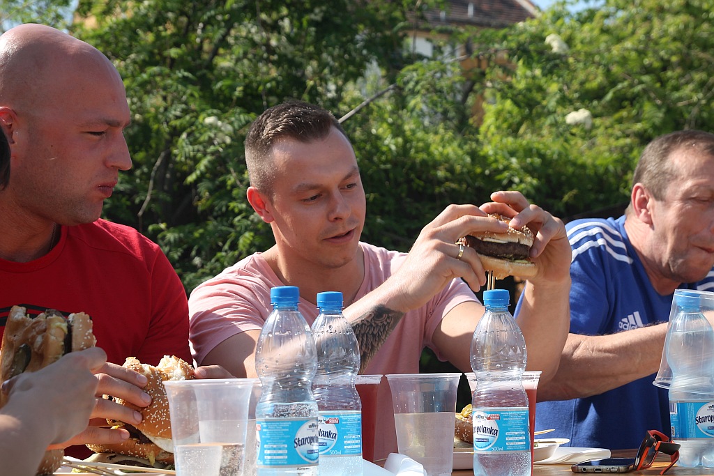 Smaczne, rodzinne otwarcie sezonu grillowego w Oberży