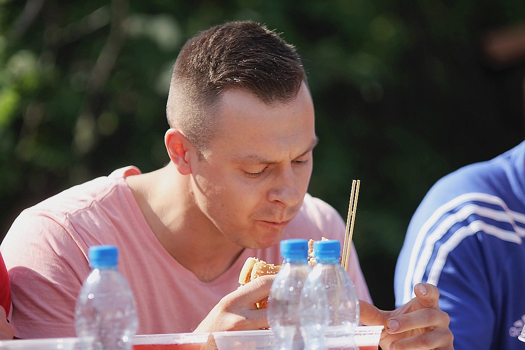 Smaczne, rodzinne otwarcie sezonu grillowego w Oberży