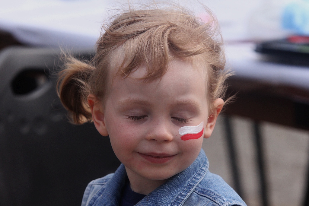 Legniczanie rozwinęli biało – czerwoną i zatańczyli Poloneza