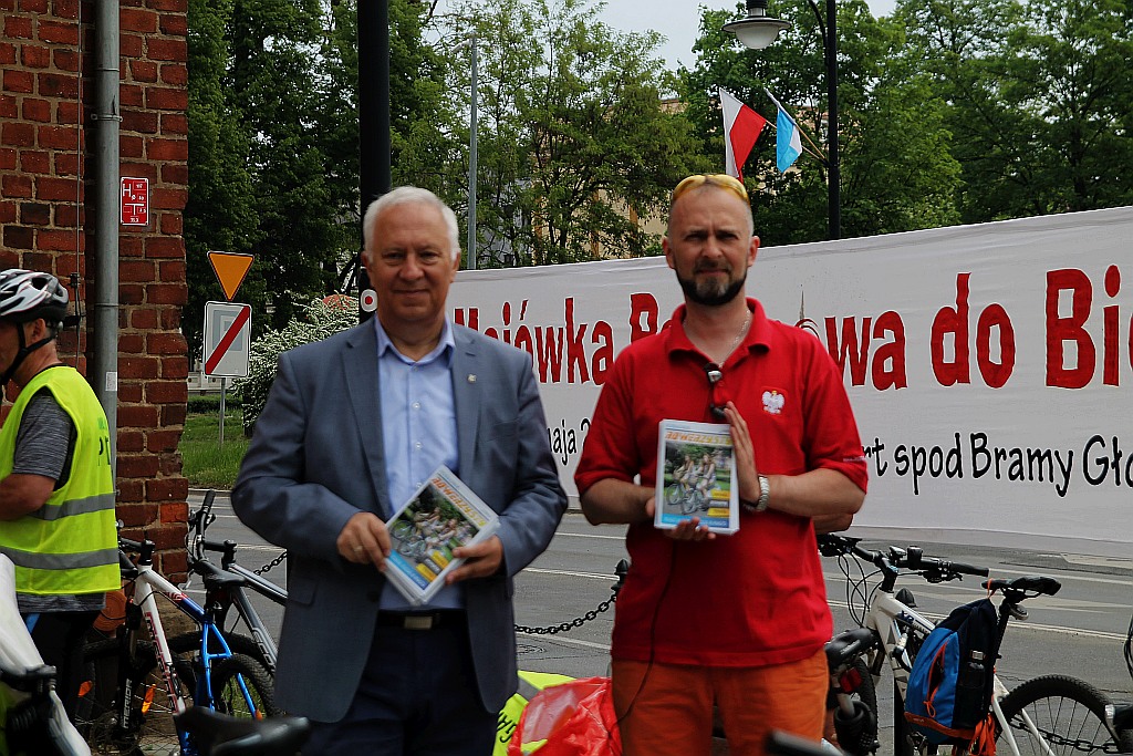 Ponad 150 rowerzystów wyjechało na rajd z Legnicy do Bieniowic