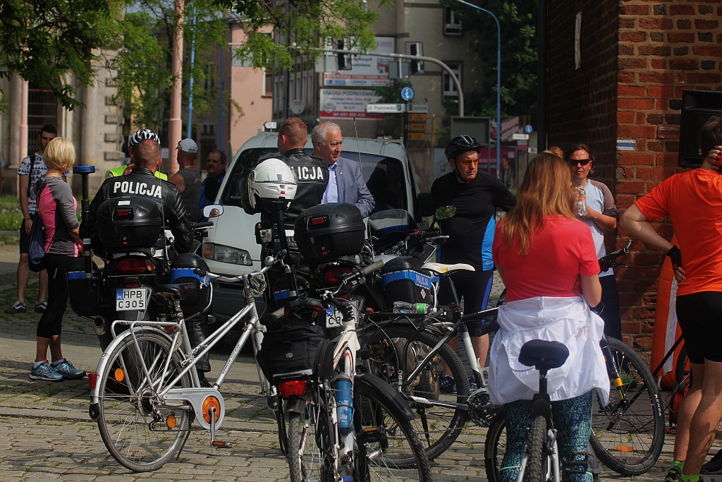 Ponad 150 rowerzystów wyjechało na rajd z Legnicy do Bieniowic