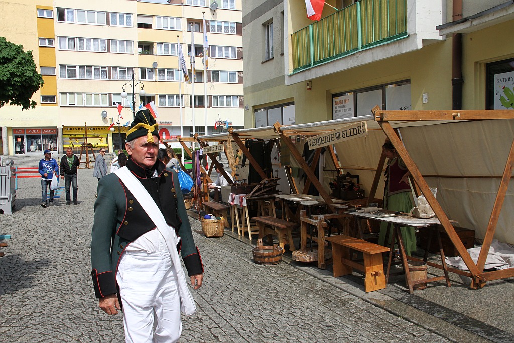 Legniczanie bawią się na rynku w trzecim dniu majówki cz1
