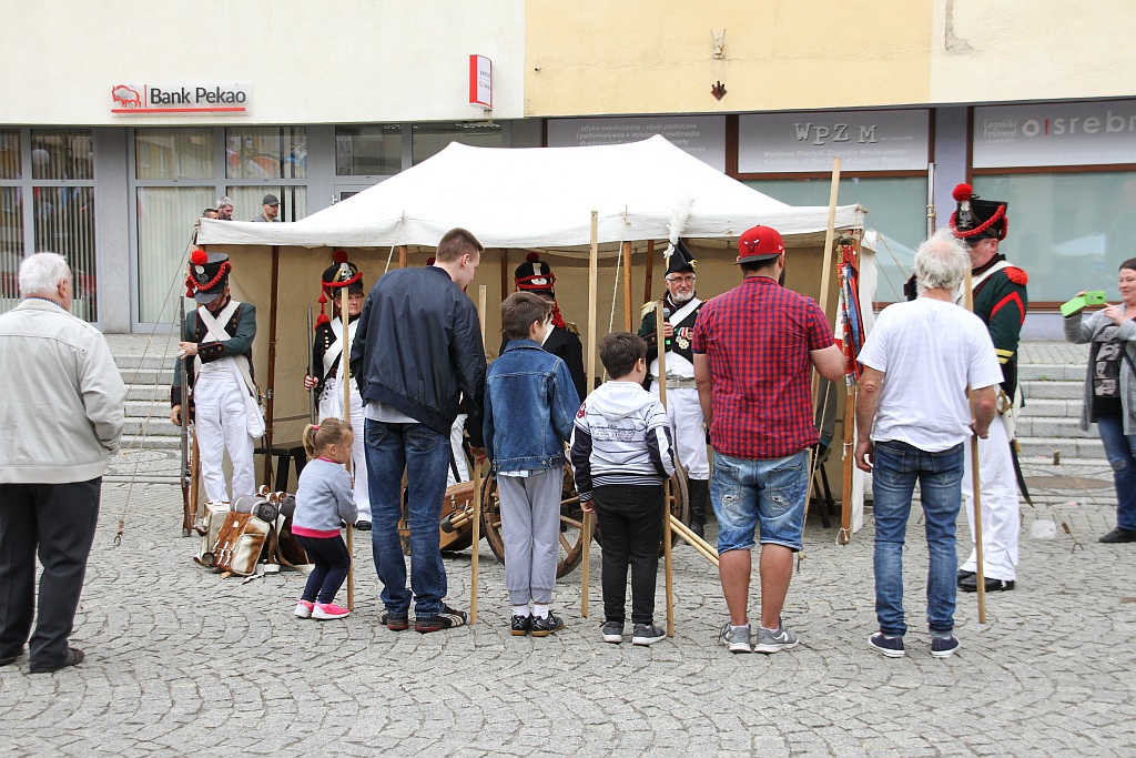 Legniczanie bawią się na rynku w trzecim dniu majówki cz2