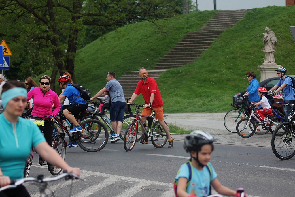 Ponad 150 rowerzystów wyjechało na rajd z Legnicy do Bieniowic