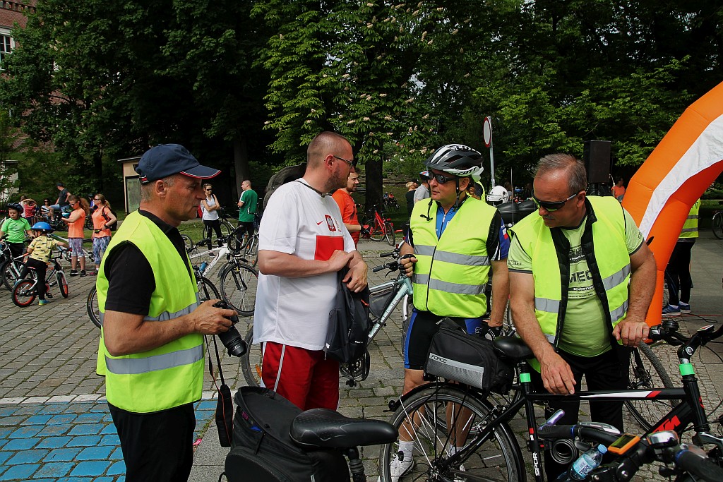 Ponad 150 rowerzystów wyjechało na rajd z Legnicy do Bieniowic