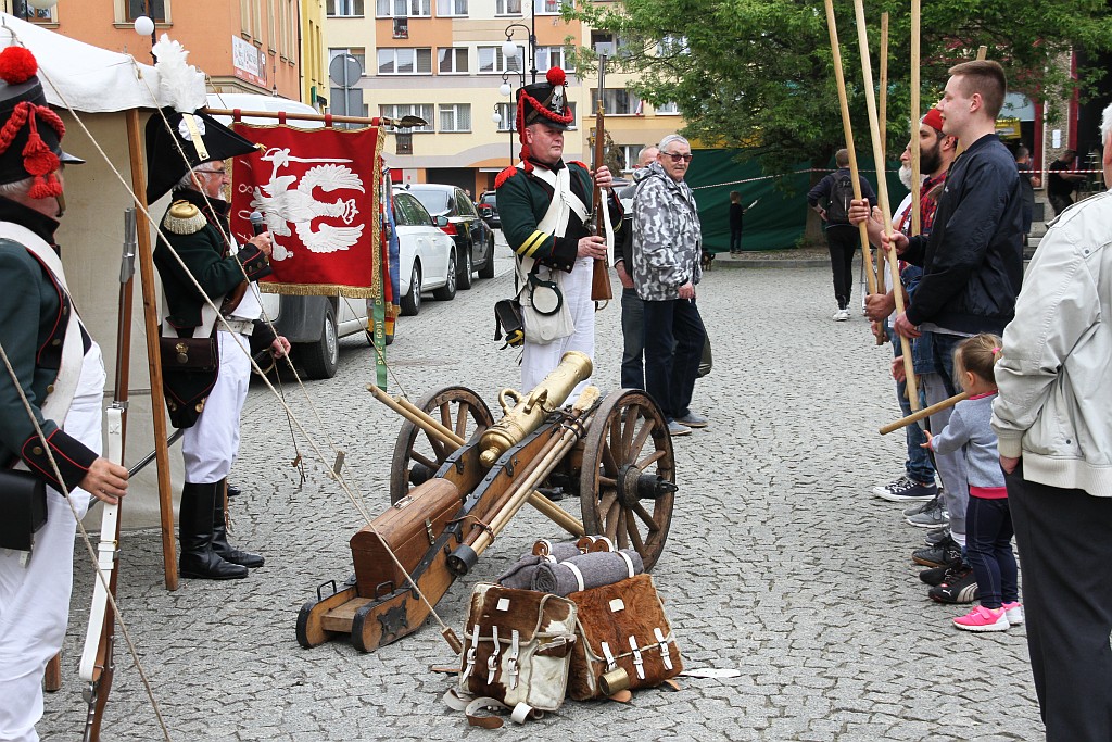 Legniczanie bawią się na rynku w trzecim dniu majówki cz2