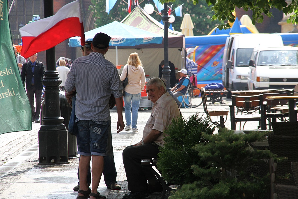 Legniczanie bawią się na rynku w trzecim dniu majówki cz1