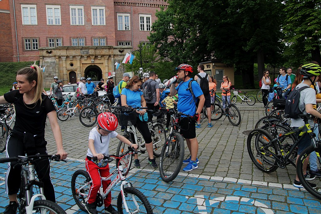 Ponad 150 rowerzystów wyjechało na rajd z Legnicy do Bieniowic