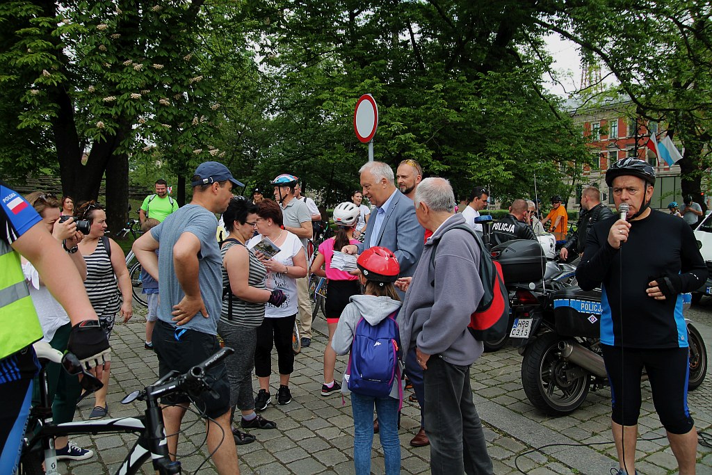 Ponad 150 rowerzystów wyjechało na rajd z Legnicy do Bieniowic