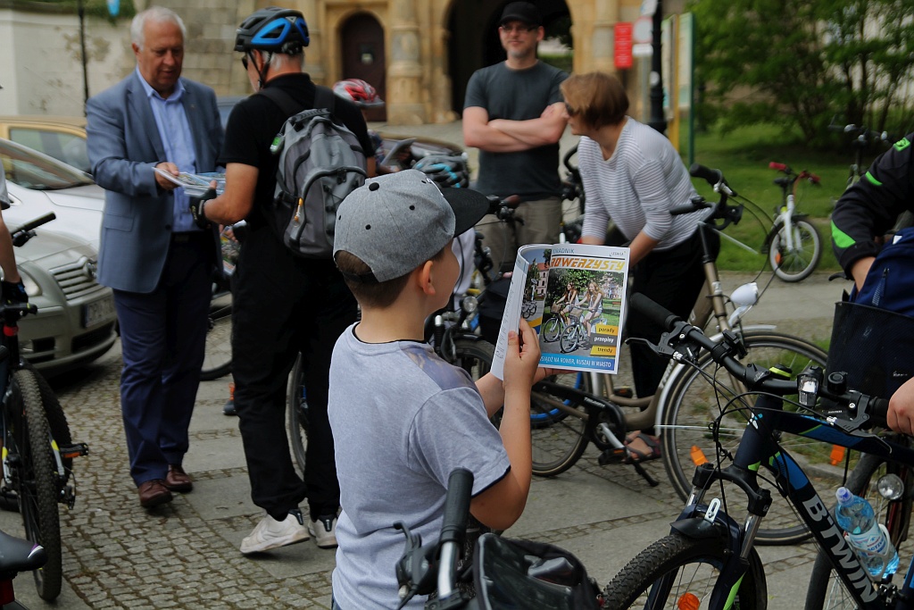 Ponad 150 rowerzystów wyjechało na rajd z Legnicy do Bieniowic