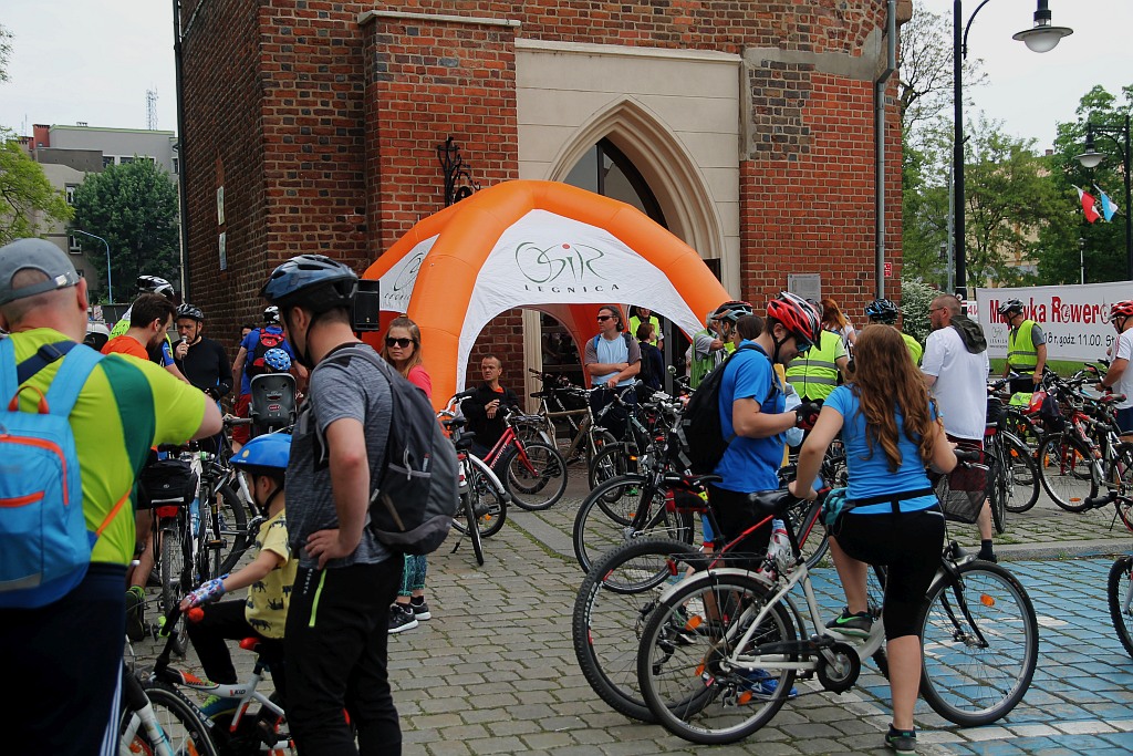 Ponad 150 rowerzystów wyjechało na rajd z Legnicy do Bieniowic