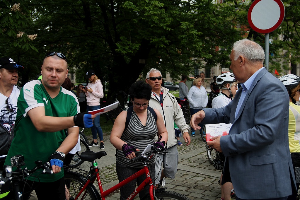 Ponad 150 rowerzystów wyjechało na rajd z Legnicy do Bieniowic