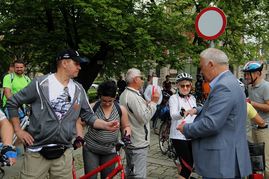 Ponad 150 rowerzystów wyjechało na rajd z Legnicy do Bieniowic
