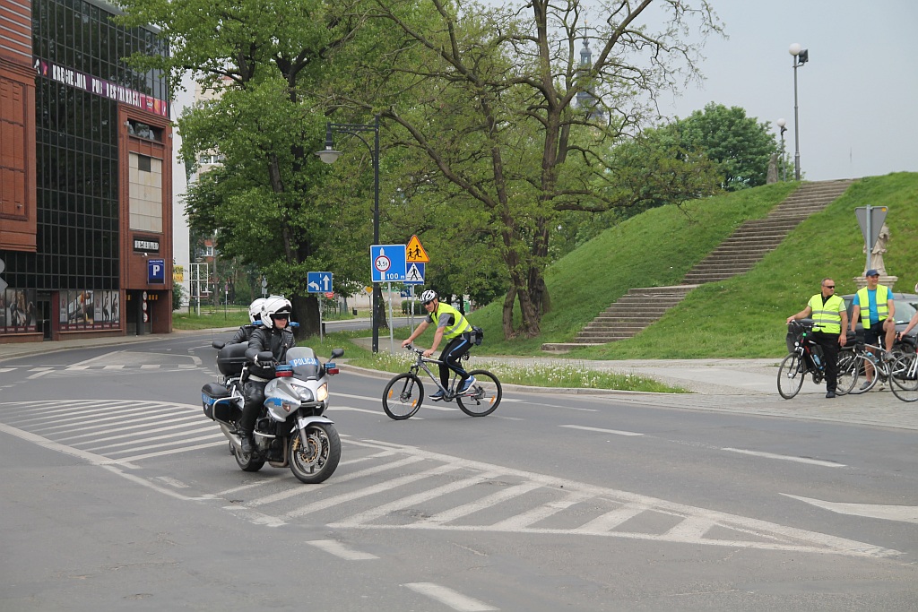 Ponad 150 rowerzystów wyjechało na rajd z Legnicy do Bieniowic