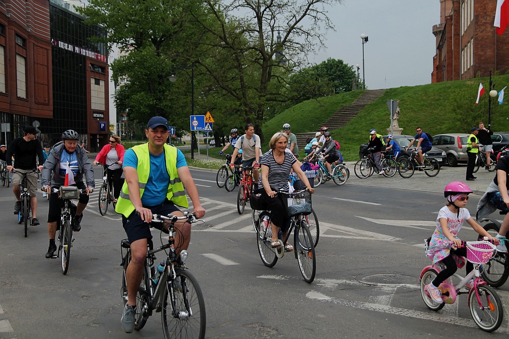 Ponad 150 rowerzystów wyjechało na rajd z Legnicy do Bieniowic
