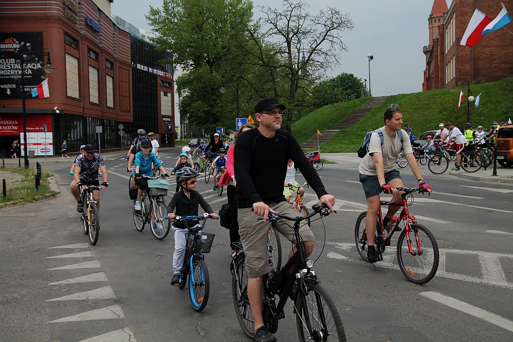 Ponad 150 rowerzystów wyjechało na rajd z Legnicy do Bieniowic
