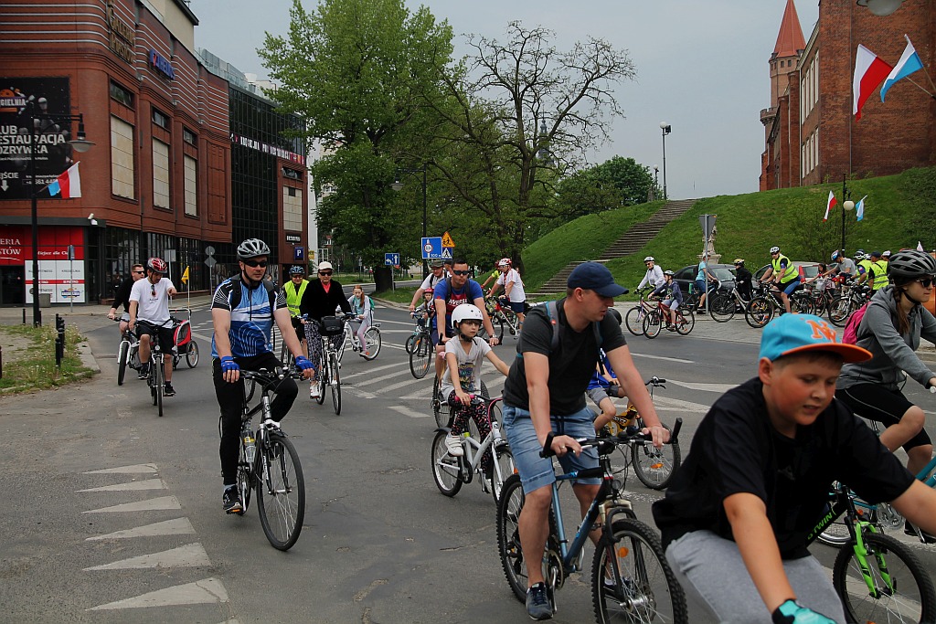 Ponad 150 rowerzystów wyjechało na rajd z Legnicy do Bieniowic
