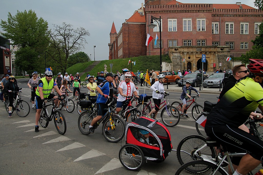 Ponad 150 rowerzystów wyjechało na rajd z Legnicy do Bieniowic