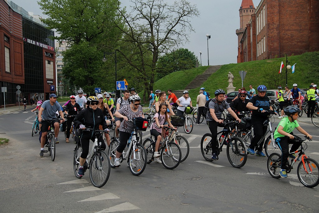 Ponad 150 rowerzystów wyjechało na rajd z Legnicy do Bieniowic
