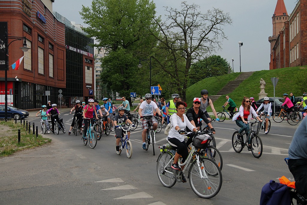 Ponad 150 rowerzystów wyjechało na rajd z Legnicy do Bieniowic
