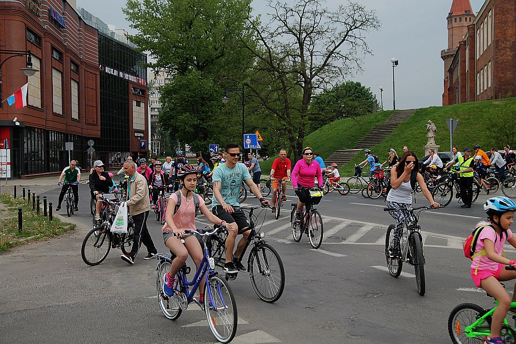 Ponad 150 rowerzystów wyjechało na rajd z Legnicy do Bieniowic