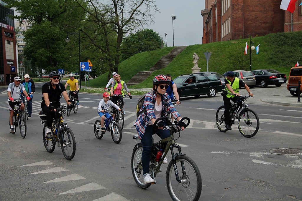 Ponad 150 rowerzystów wyjechało na rajd z Legnicy do Bieniowic