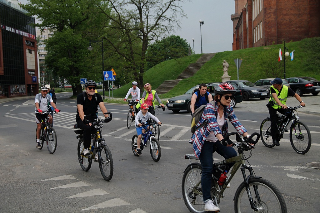 Ponad 150 rowerzystów wyjechało na rajd z Legnicy do Bieniowic