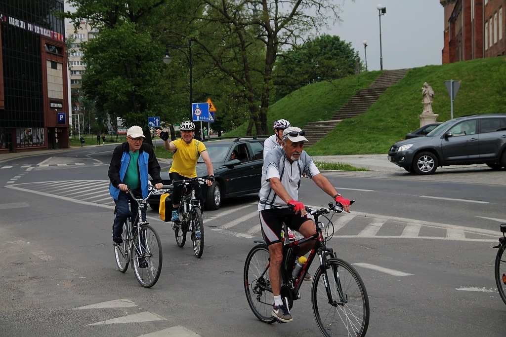 Ponad 150 rowerzystów wyjechało na rajd z Legnicy do Bieniowic