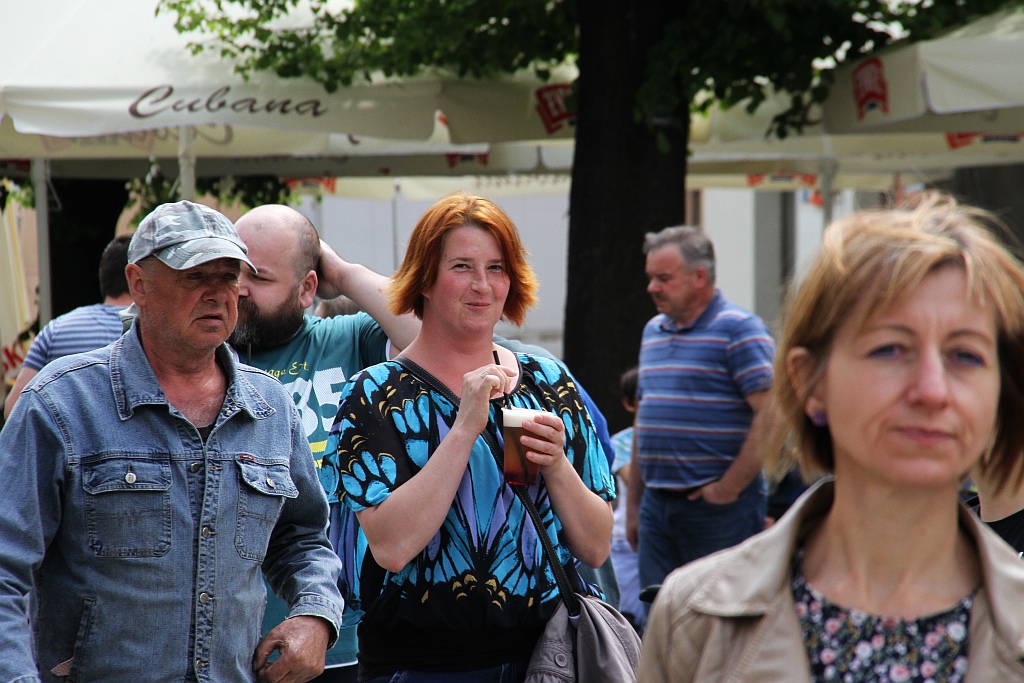 Legniczanie bawią się na rynku w trzecim dniu majówki cz1